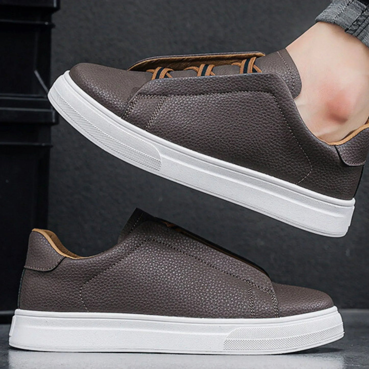Arlo Leather Sneakers